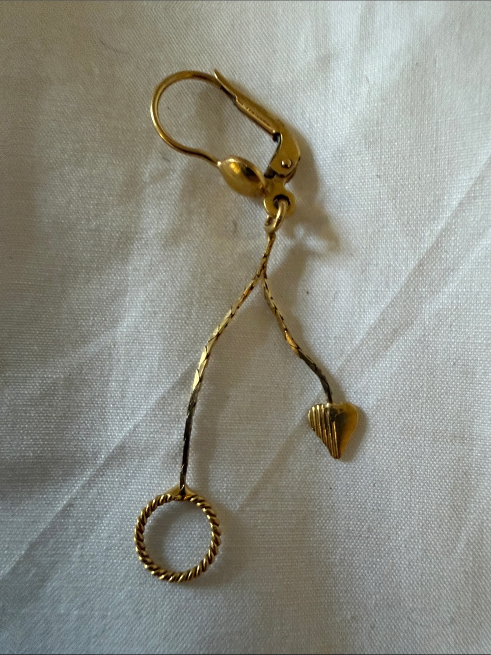 Vintage 18K 750 Gold Heart Circle Dangle Leverback Earring